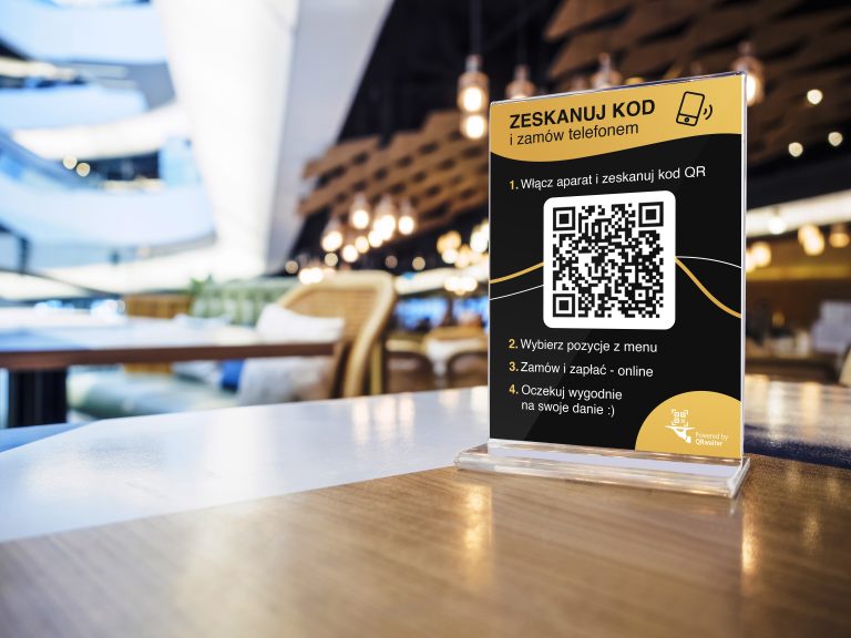 QR Waiter, wirtualny kelner na stoliku restauracyjnym.